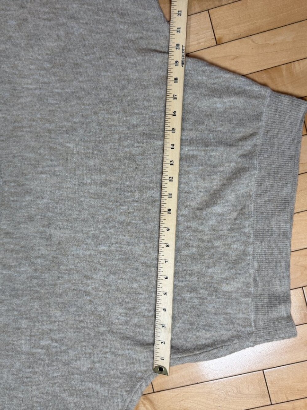 H&M Mock Neck Oatmeal Tan Bat Wing Sweater Neutral Size Small - Picture 4 of 11